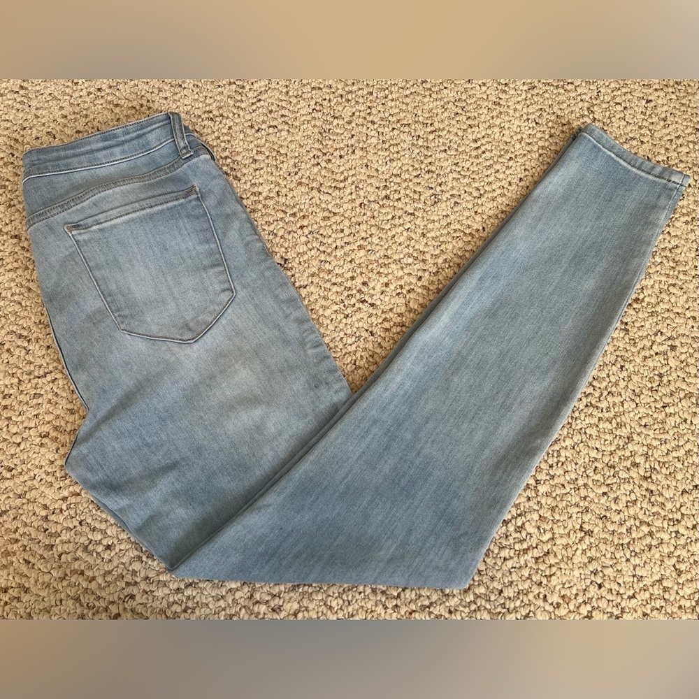 Women’s Skinny Jegging Light Wash